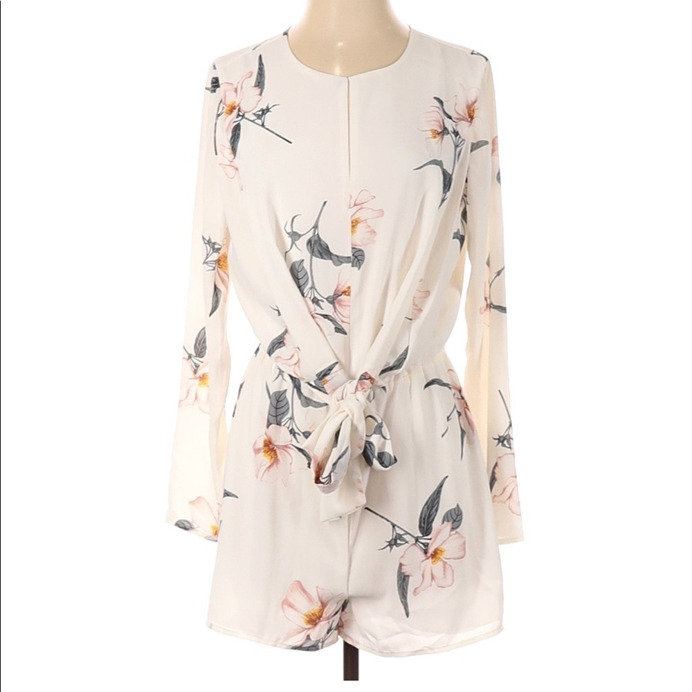 SUGAR LIPS summer long sleeve bow + tie ivory romper in women’s size XS